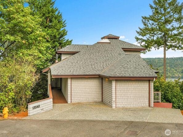 13542 40th Avenue NE, Seattle WA 98125