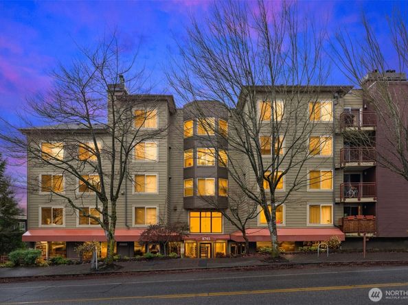 8745 Greenwood Avenue N 311, Seattle WA 98103