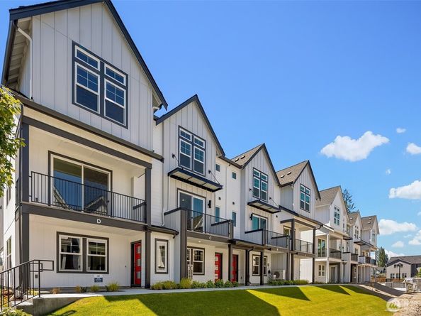 9017 NE 203rd Court C, Bothell WA 98011