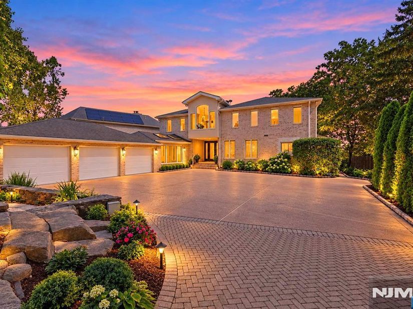 3 Bridle Way, Fort Lee NJ 07024