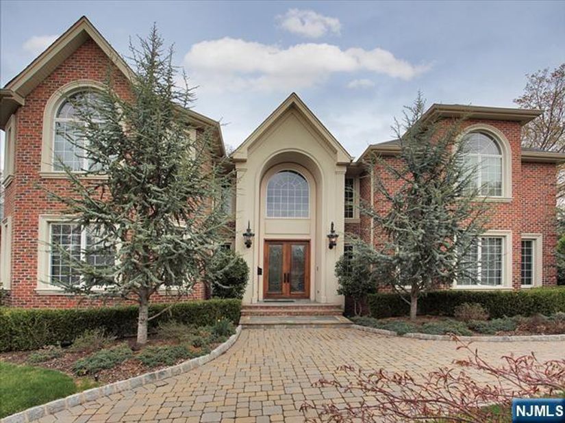 8 Willow Drive, Englewood Cliffs NJ 07632