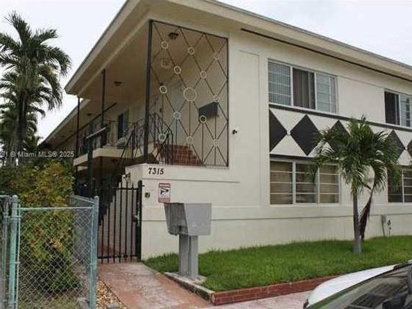 7315 Byron Ave 17, Miami Beach FL 33141