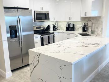 340 Sunset Dr