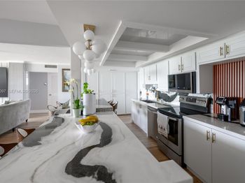 3910 Crystal Lake Dr