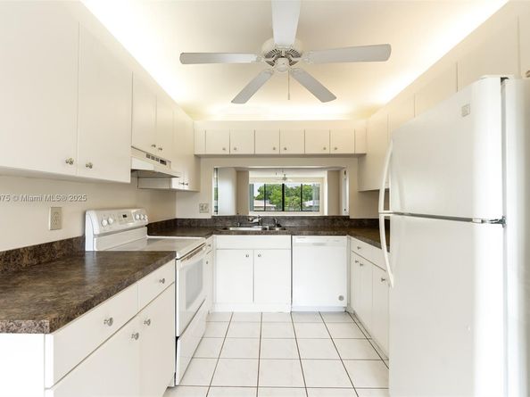 9455 N Belfort Cir 211, Tamarac FL 33321