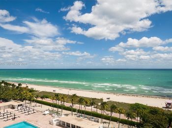 5001 Collins Ave