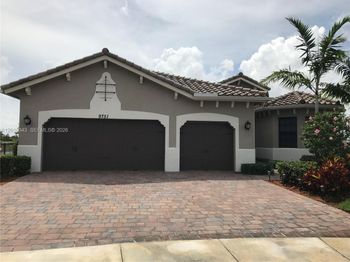 9751 Lakeview Ln