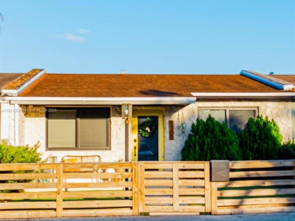 7705 NW 178th St 7705, Hialeah FL 33015