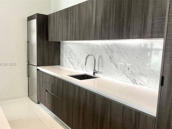 851 NE 1st Ave 412, Miami FL 33132