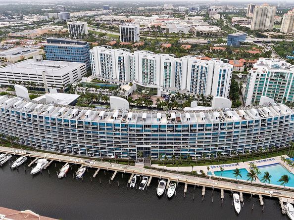 2950 NE 188th St 302, Aventura FL 33180