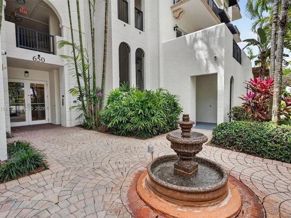 650 Valencia Ave 302, Coral Gables FL 33134