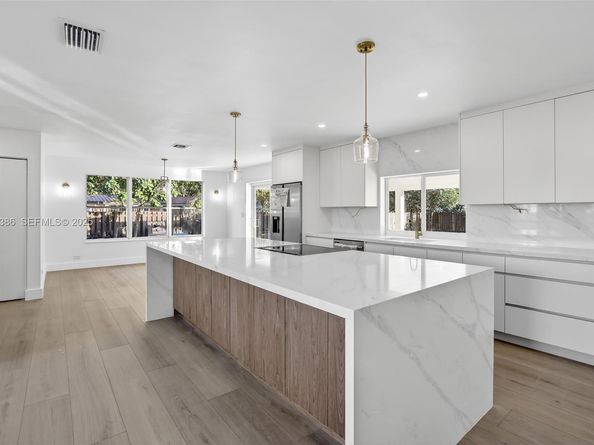 6800 NW 7th St, Plantation FL 33317