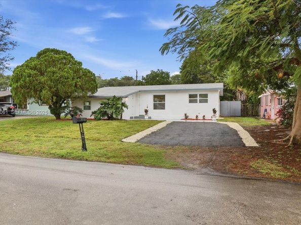 3330 N 72nd Ter, Hollywood FL 33024