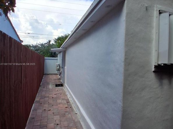 3052 SW 6th St, Miami FL 33135