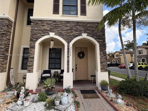3223 SE 6th St, Homestead FL 33033