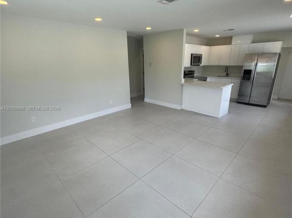 850 NW 109th St, Miami FL 33168