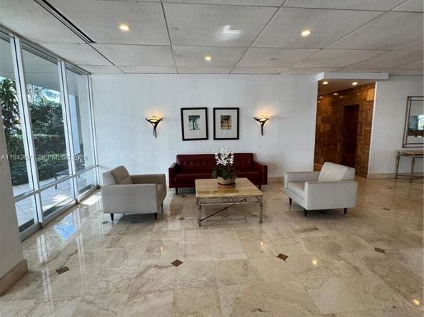 150 SE 25th Rd 8L, Miami FL 33129