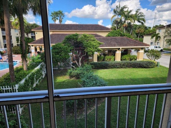 460 S Park 209, Hollywood FL 33021
