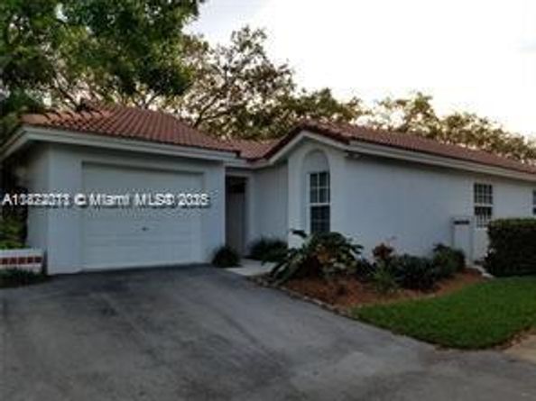 1361 Seagrape Cir, Weston FL 33326