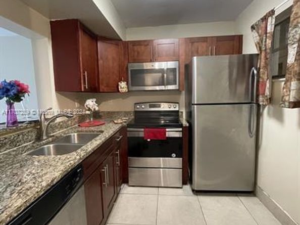 3700 NW 21st St 304, Lauderdale Lakes FL 33311