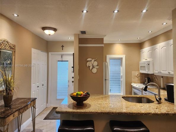 5100 NW 35th St 101, Lauderdale Lakes FL 33319