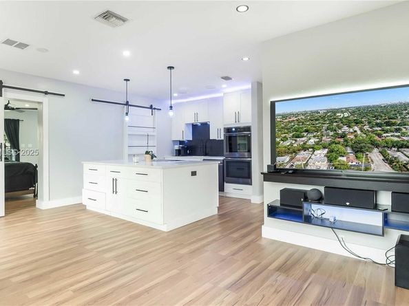 817 NW 17th St, Fort Lauderdale FL 33311