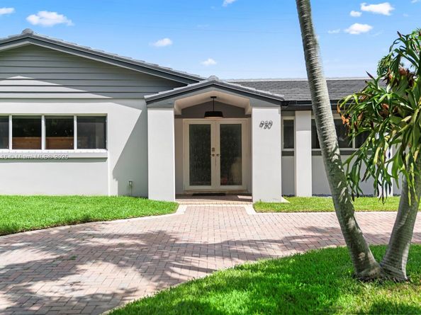 930 NE 182nd Ter, North Miami Beach FL 33162