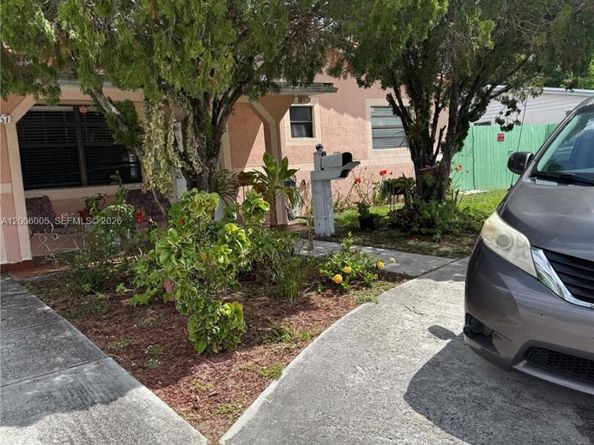 6367 Southgate Blvd, Margate FL 33068