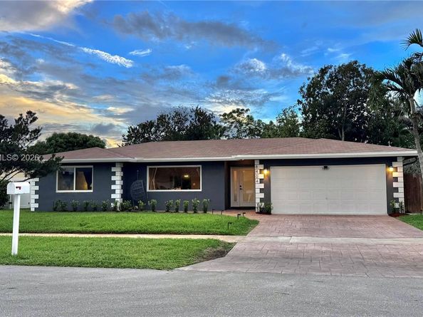 8404 SW 26th St, Davie FL 33324