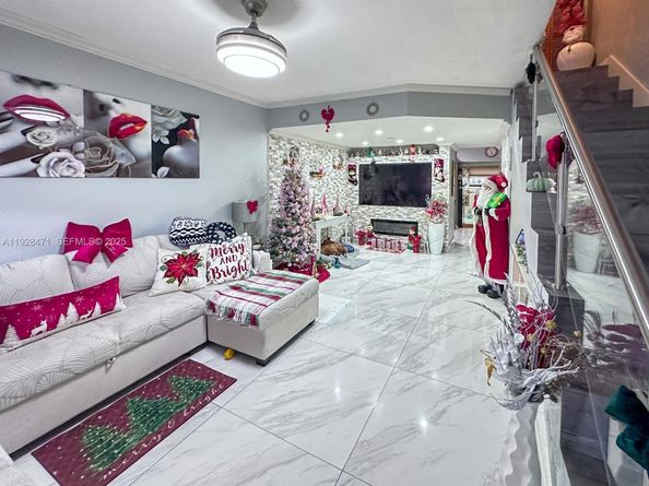 2216 W 53rd Pl 2216, Hialeah FL 33016