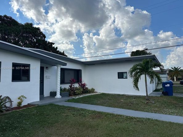 860 NW 171st St, Miami Gardens FL 33169