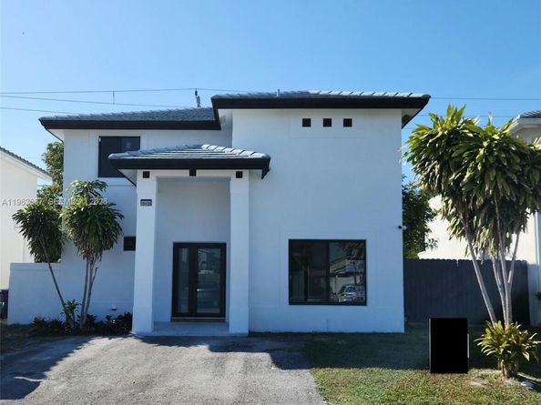 18450 NW 56th Pl, Miami Gardens FL 33055