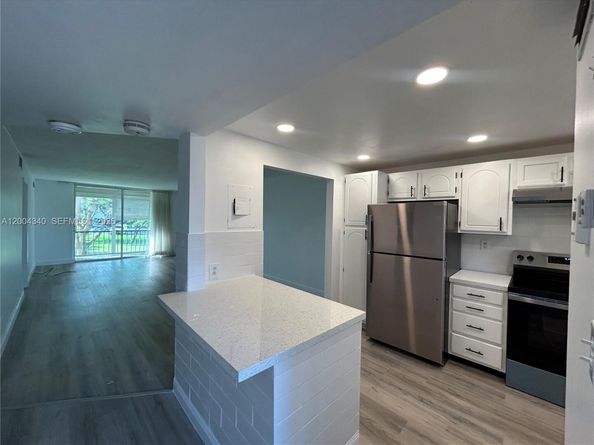 8962 S Hollybrook Blvd 202, Pembroke Pines FL 33025
