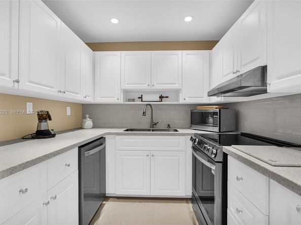 5911 NE 14th Ln 301S, Fort Lauderdale FL 33334