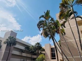 5800 Camino Real