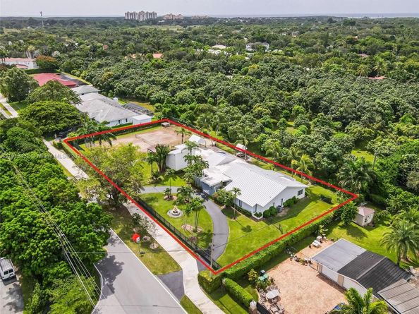 6900 SW 136th St, Palmetto Bay FL 33156