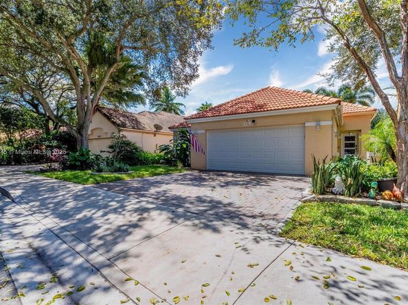 2793 Oakleigh Ln, Davie FL 33328