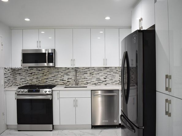 8024 Tatum Waterway Dr 5A, Miami Beach FL 33141