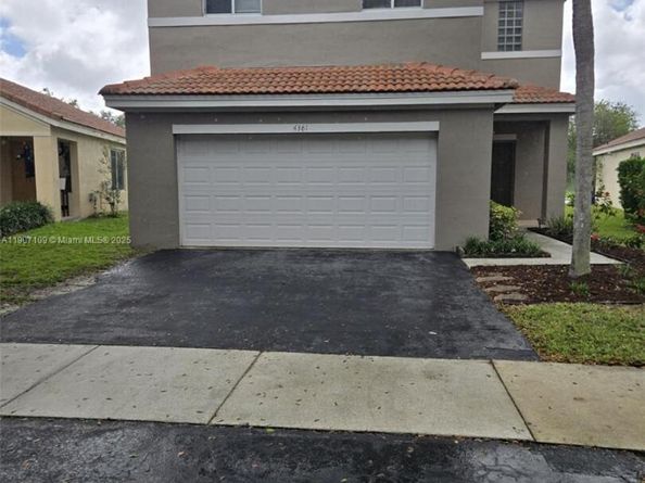 4361 Dogwood Cir, Weston FL 33331