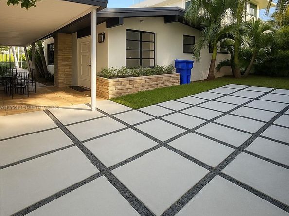 691 NW 7th St Rd, Miami FL 33136