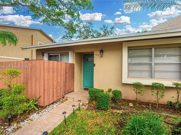 796 Banks Rd, Coconut Creek FL 33063