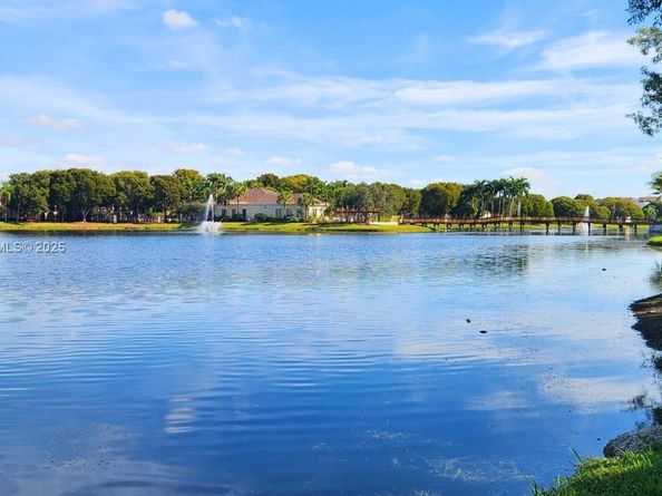 2557 Centergate Dr 101, Miramar FL 33025