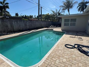 1460 NE 30th Ct
