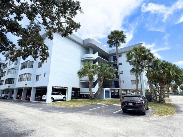 8020 Hampton Blvd 304, North Lauderdale FL 33068