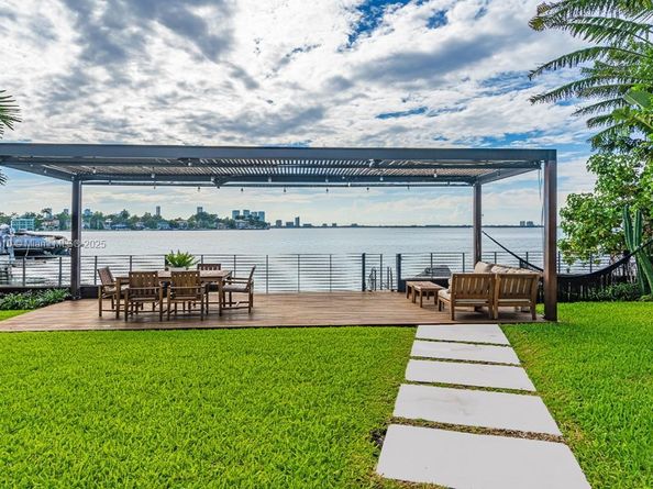 8 Century Ln, Miami Beach FL 33139