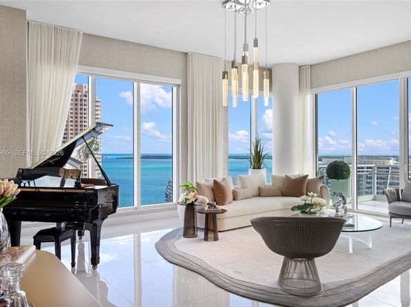 900 Brickell Key Blvd 2004, Miami FL 33131