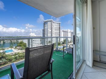 5601 Collins Ave