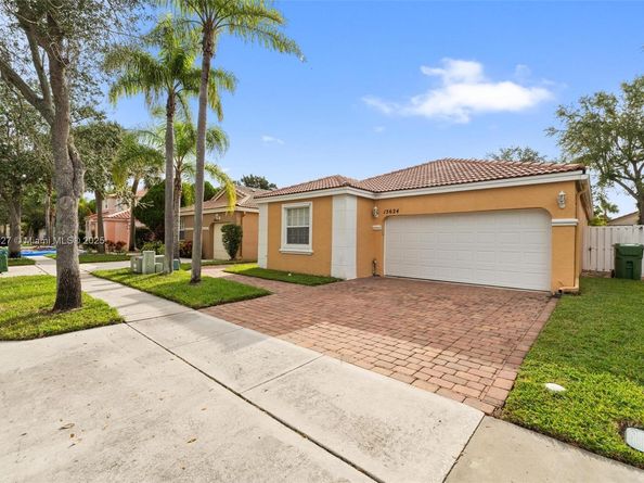 15624 NW 12th Rd, Pembroke Pines FL 33028