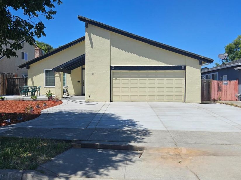 305 Lassenpark Circle, San Jose CA 95136