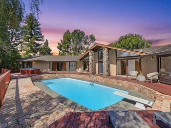 1050 Seminole Common